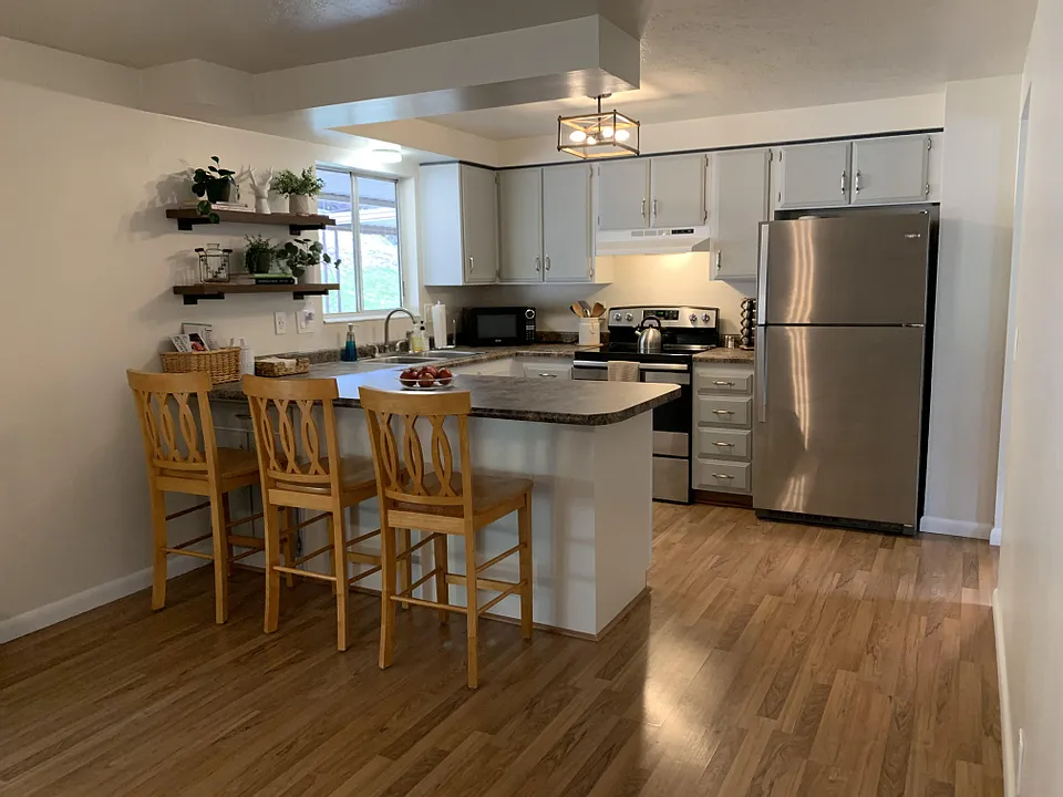 4 bed, 1900 sqft, $750 — Photo 2