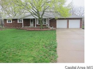 3801 E Lake Dr, Taylorville, IL 62568