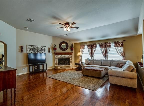 3rd image of 115 Palomino Dr