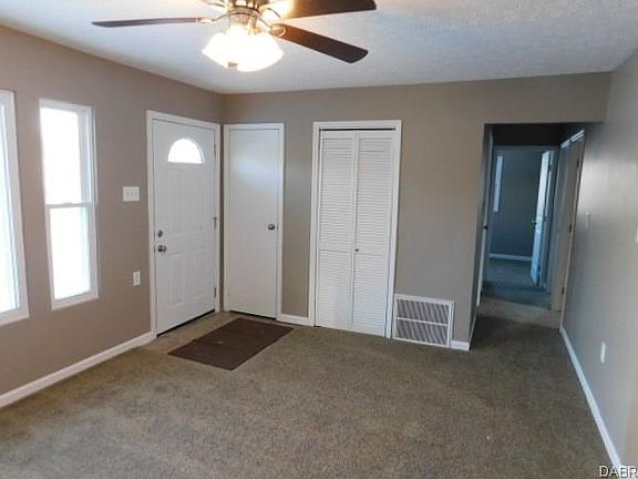 5th image of 433 Marchmont Dr