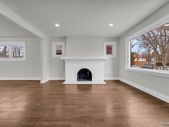 5th image of 16241 Cherrylawn St