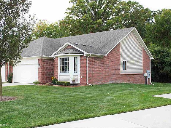 3rd image of 47219 Admirals Cove Ln