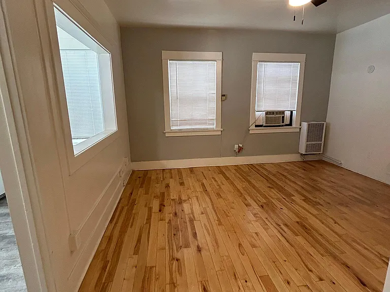 836 S Park View St #6 — Photo 3