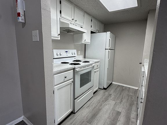 2nd image of 2210 Capitan Dr Unit B