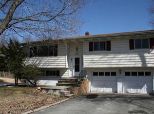 60 Overlook Dr, Rhinebeck, NY 12572