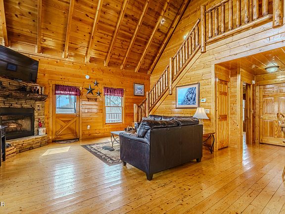 3rd image of 2251 Upper Middle Creek Rd