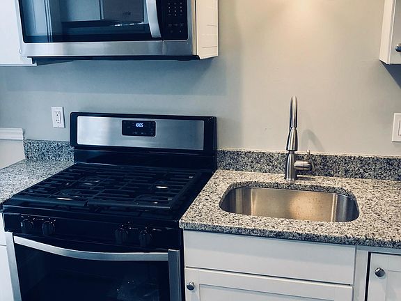 4th image of 95 N Mitchell St #2