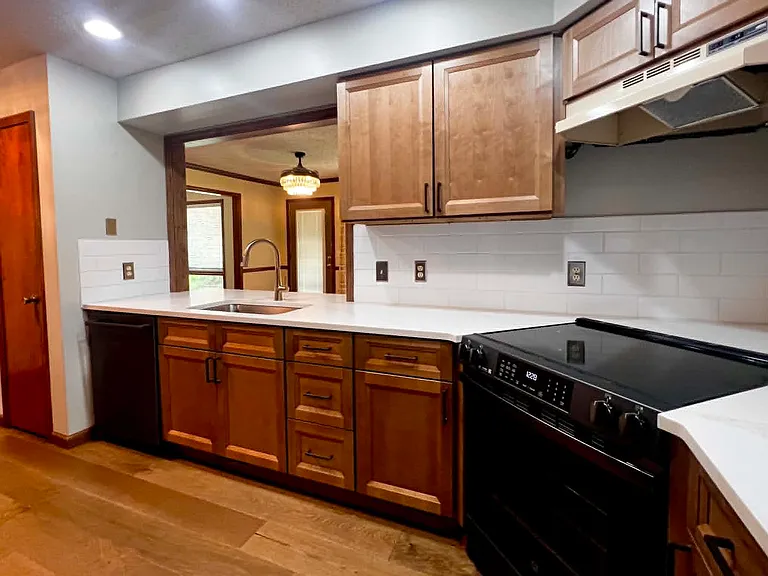 1120 W Maplewood St — Photo 5