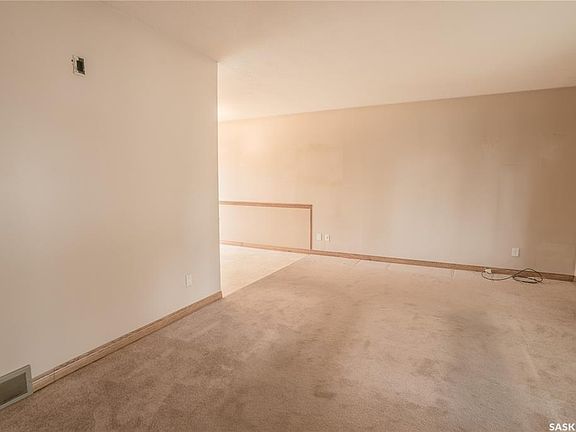 3rd image of 15 Richmond Cres