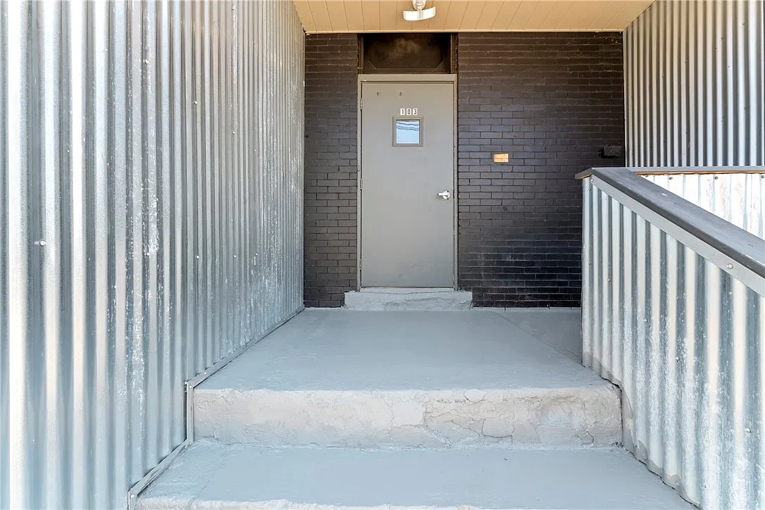 2 bed, $850 — Photo 1