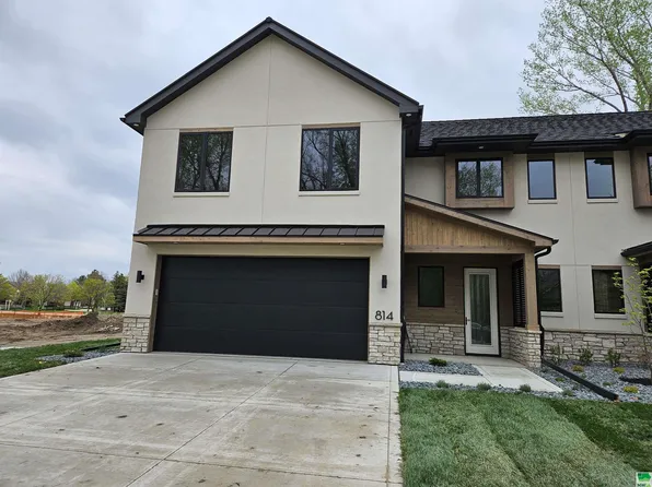 814 Crooked Tree Ln, Dakota Dunes, SD 57049