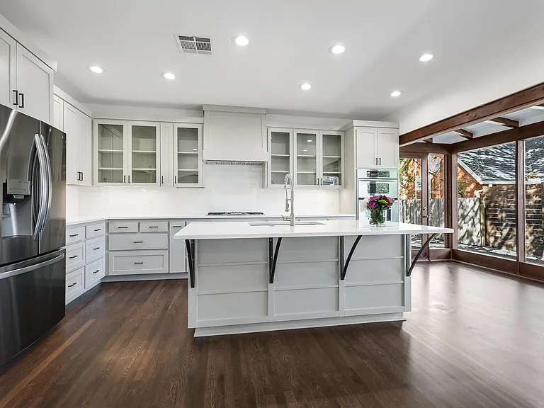 2704 Oakhurst Ave — Photo 10