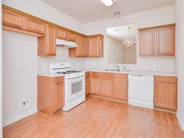 974 Oak Glen Dr — Photo 3