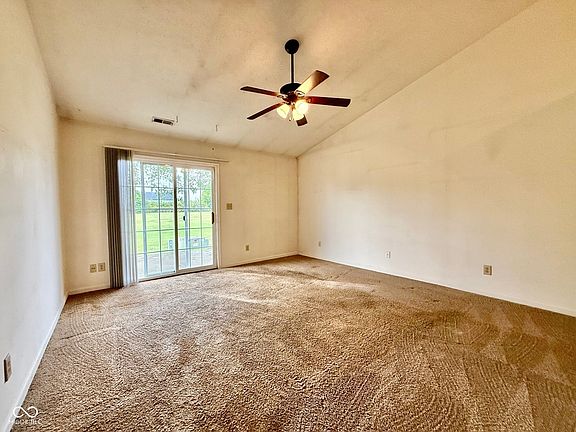 3rd image of 110 Woodberry Dr