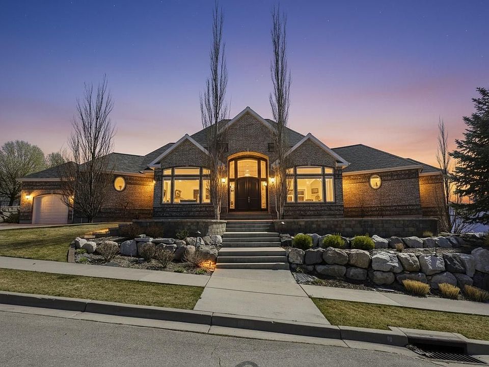 1st image of 684 N Summit Way