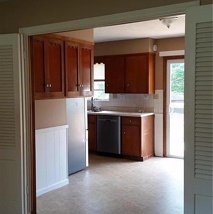 3rd image of 7901 W 92nd Ter