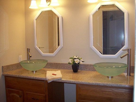 Spa feeling in this awesome master bathroom