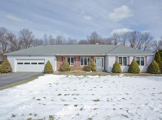 73 Hunters Greene Cir, Agawam, MA 01001