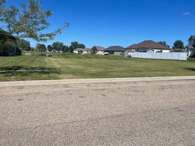 1317 Thomas Dr, Aberdeen, SD, 57401