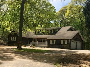 320 Old Mill Rd, Saint James, NY 11780