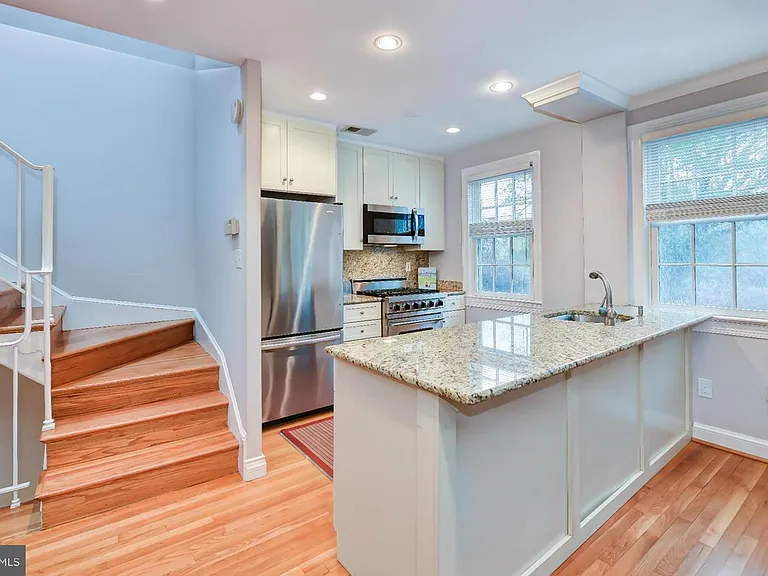 835 New Hampshire Ave NW — Photo 11
