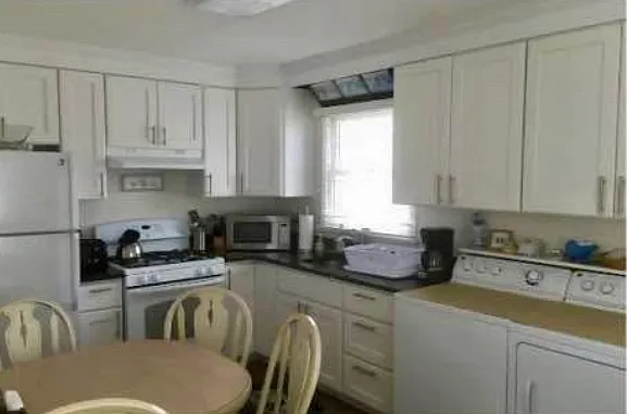 2 bed, 1.5 bath, 1296 sqft, $1,900 — Photo 2