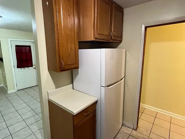 951 Celia Dr — Photo 2