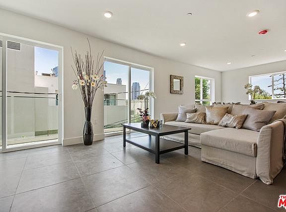 3rd image of 1810 Pandora Ave Unit 402