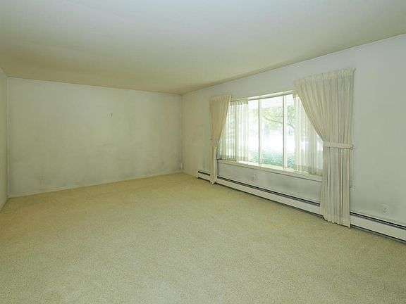 2nd image of 2324 Hickory Point Dr N