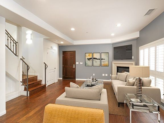 4th image of 5625 Farmdale Ave Unit 11