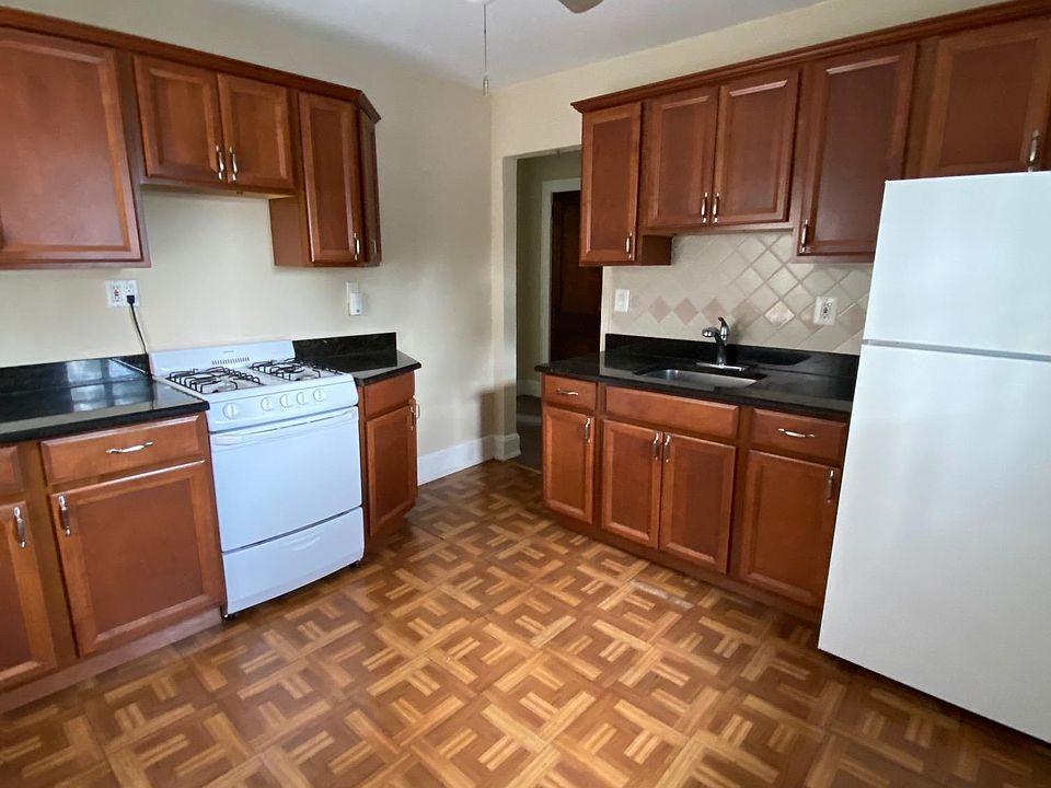1st image of 253 Bryant Ave