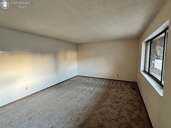 3rd image of 1340 Flora Dr