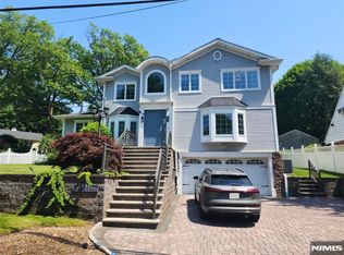 133 Reldyes Ave, Leonia, NJ 07605