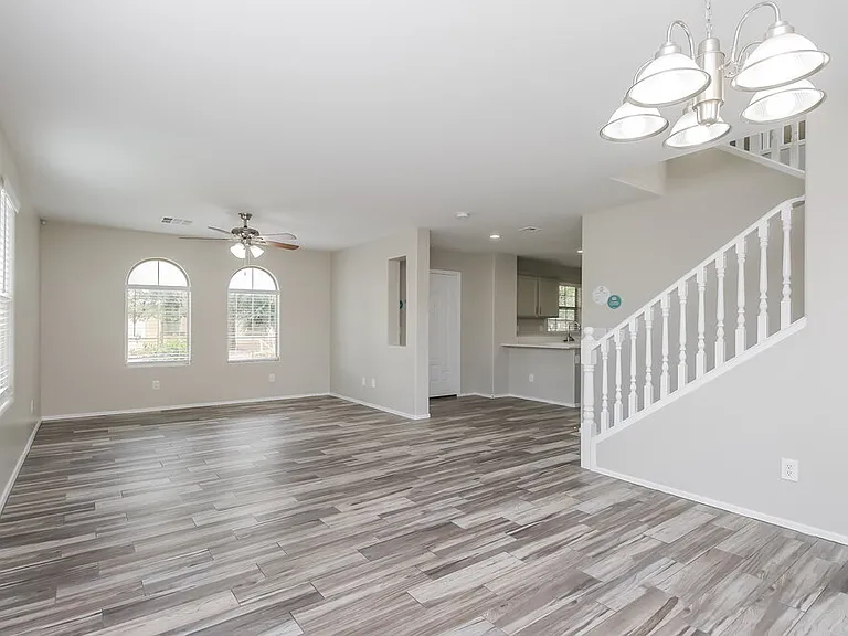3348 E Franklin Ave — Photo 6