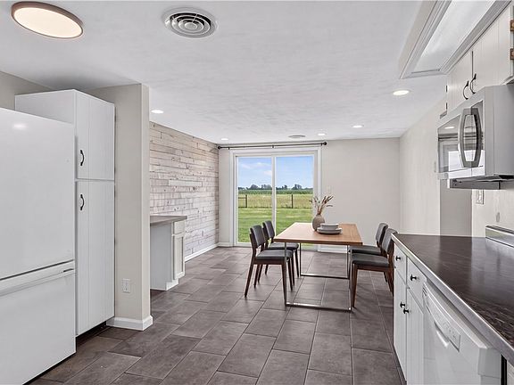 4th image of 2115 Meadow Ln