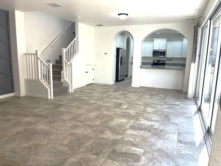 1062 S Agnes Ln — Photo 3
