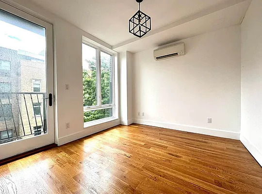 Rented by EXR | media 14