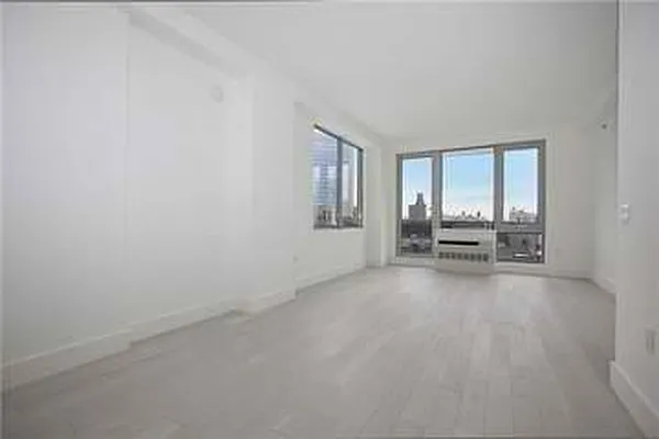 Rented by Space Marketing Shop | media 36