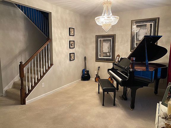 4th image of 2436 Parkwood Dr