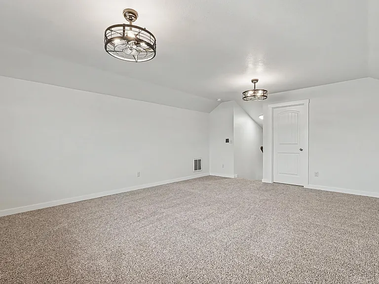 2040 Kelly Dr — Photo 26