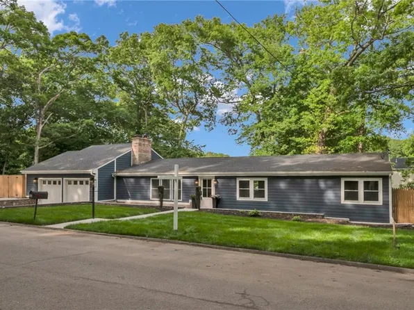 115 Hill Top Dr, Johnston, RI 02919