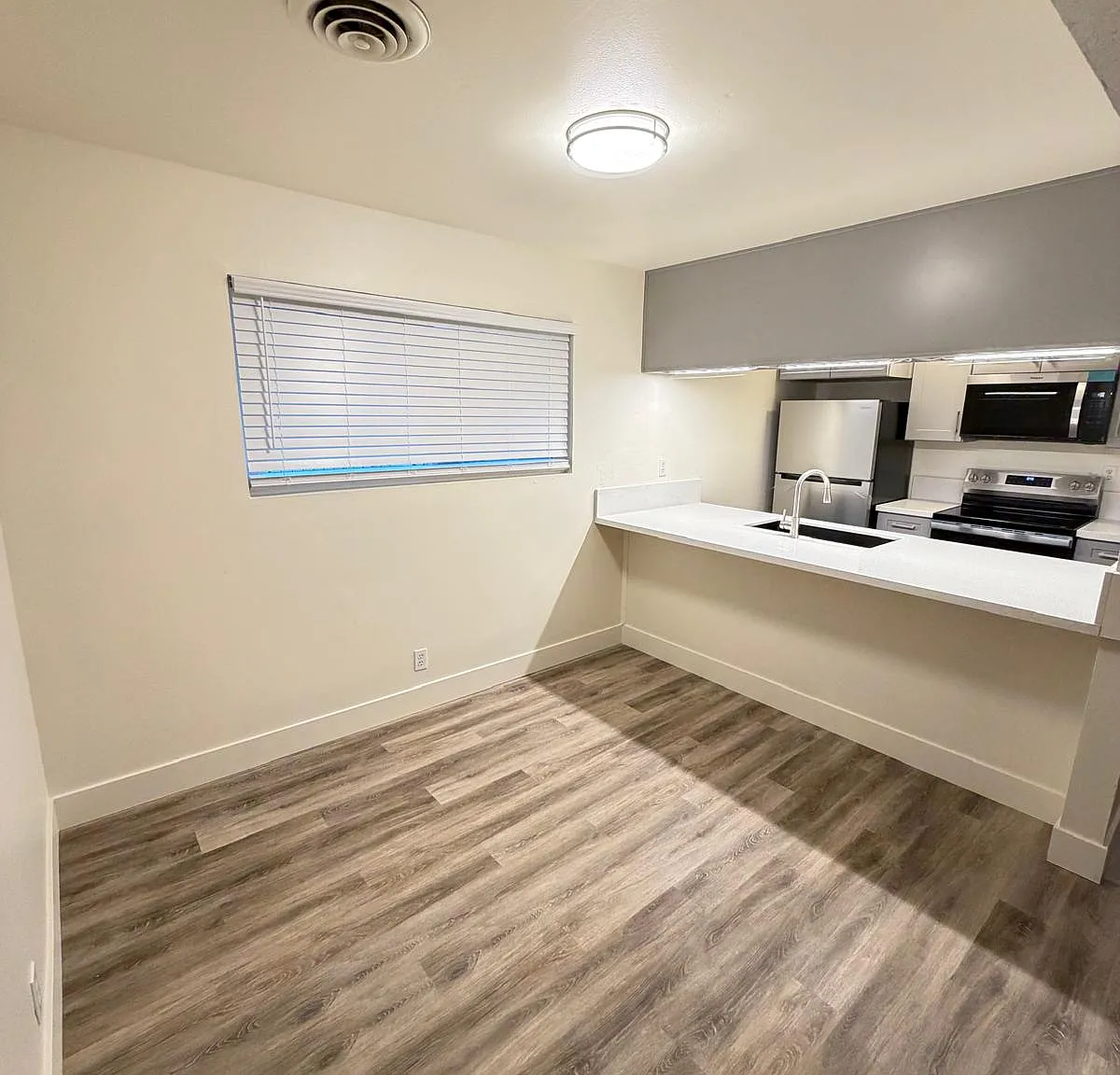 2 bed, 909 sqft, $1,500 — Photo 2