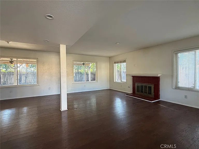 25 Naomi St — Photo 3