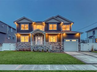 52 Beach Rd, Massapequa, NY 11758