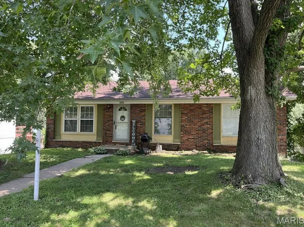 5905 Dogwood Ln, Godfrey, IL 62035