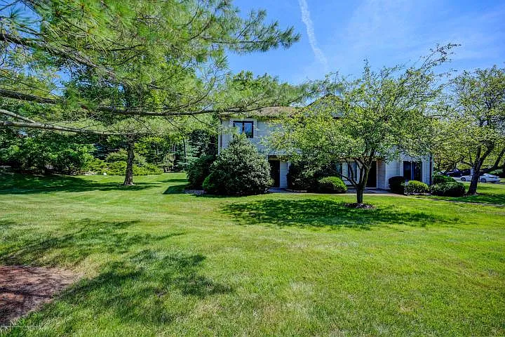 208 Pear Dr — Photo 1