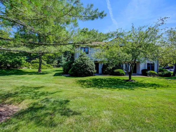 208 Pear Dr, Marlboro, NJ 07746