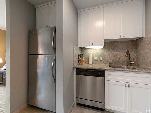 4th image of 988 Fulton St APT 325
