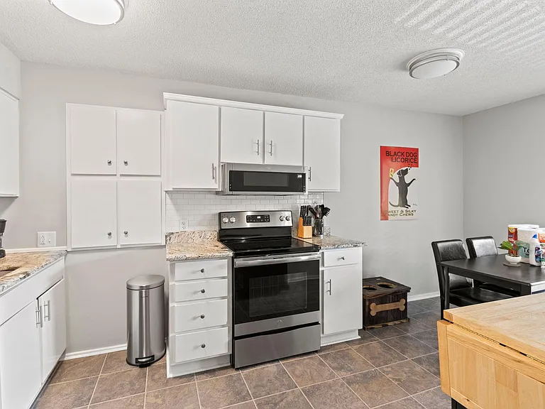 311 W Earle St #34B — Photo 18
