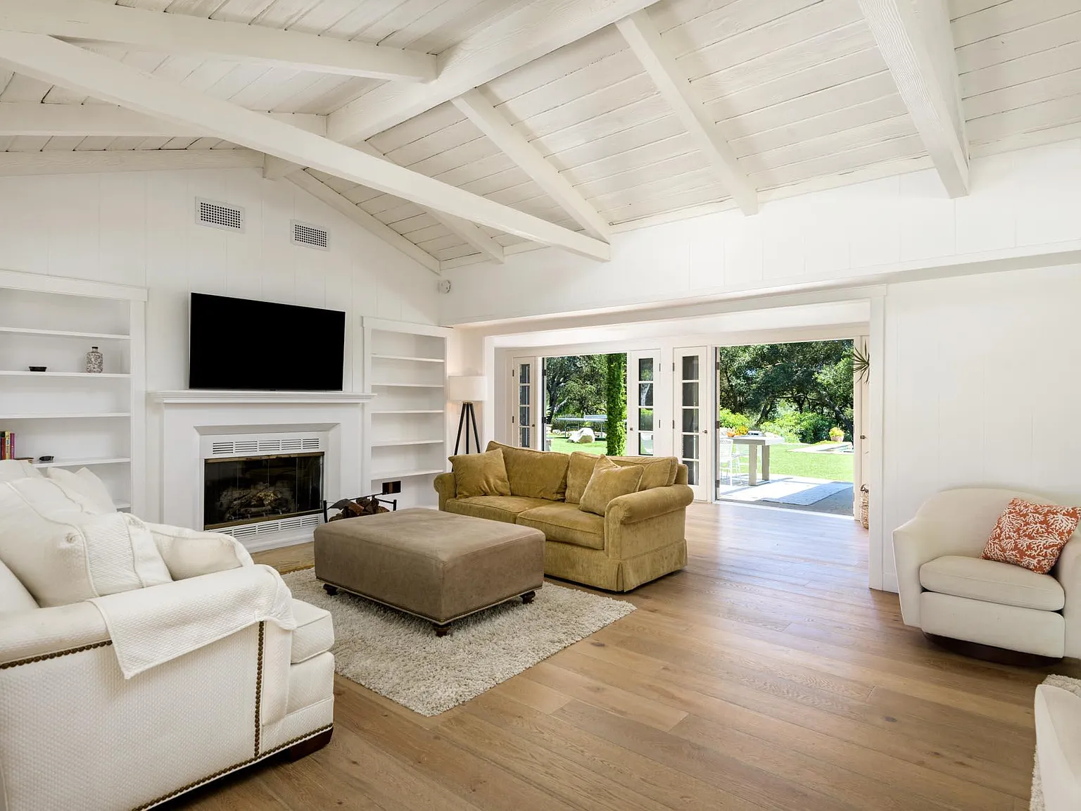 4 bed, 4.0 bath, 2270 sqft, $25,000 — Photo 3